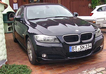 BMW 320i 320 3er Aut. 1.Hd. Scheckh. Xenon,Navi,Comfort,