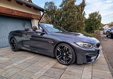 BMW M4 Cabrio mit einzigartiger Ausstattung / 1. Hand