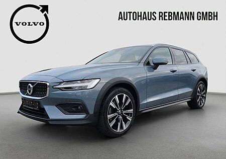 Volvo V60 B4 Cross Country Pro AWD
