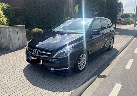 Mercedes-Benz B 180 CDI Automatik / Navi / Xenon /Panorama/ Tüv neu