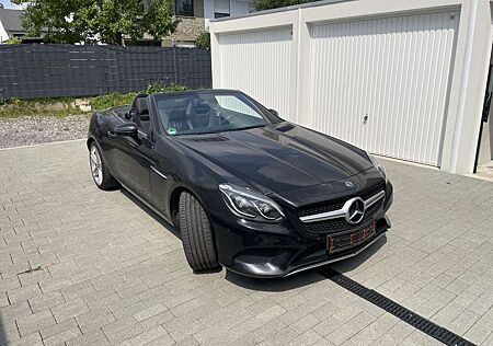 Mercedes-Benz SLC 180 9G-TRONIC RedArt Edition