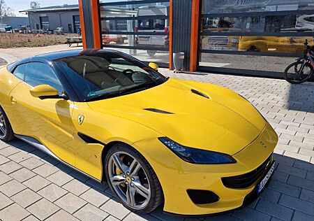 Ferrari Portofino alle Assistenz Systeme Abstandstempoma