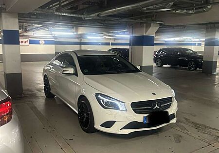 Mercedes-Benz CLA 180 7G-DCT AMG Line