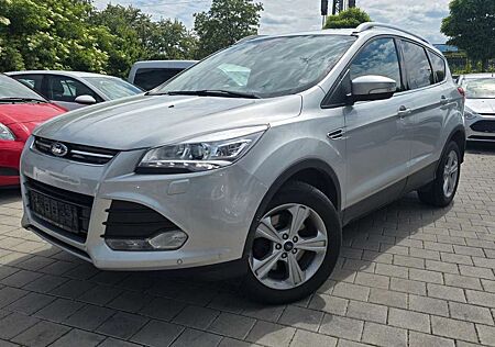 Ford Kuga Titanium/4X4/LEDER/PANORAMA
