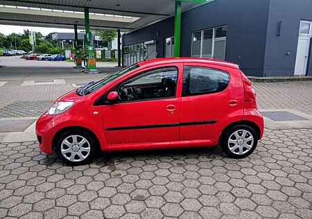 Peugeot 107 ~ C1 Toyota Aygo TÜV neu