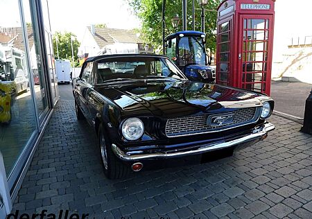 Ford Mustang V8 Cabrio in schwarz