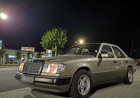 Mercedes-Benz E 230