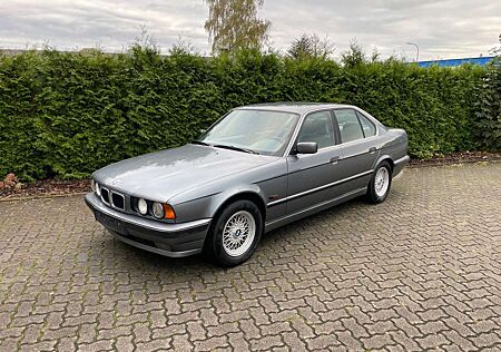 BMW 530i 530 5er V8*Velours*Oldtimer*