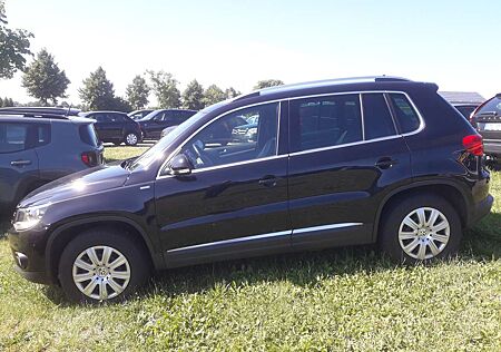 VW Tiguan Volkswagen Life 4Motion