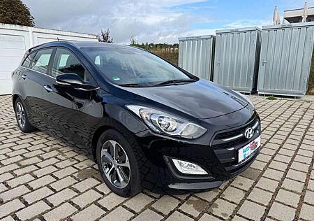 Hyundai i30 1.6 crdi blue Style Navi R.Kamera Euro6 Pdc Keyl