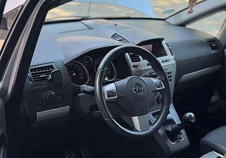 Opel Zafira 2.2 Sport