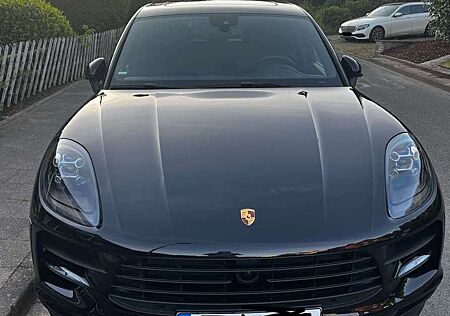 Porsche Macan Pano-Luftfederung—AHK
