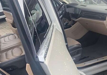 VW Touareg Volkswagen 3.0 V6 TDI 4Motion DPF Aut. R-Line