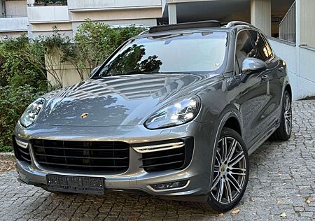 Porsche Cayenne Turbo Chrono-Carbon Paket/PANO/BOSE/LED