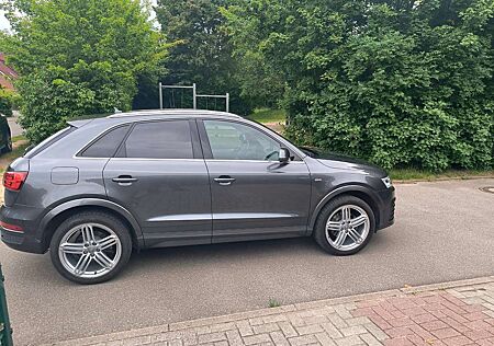Audi Q3 2.0 TFSI quattro S tronic sport