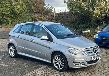 Mercedes-Benz B 180 CDI*AUTOMATIK*SHZ*PDC*ALU*NAVI*AHK*LEDER*