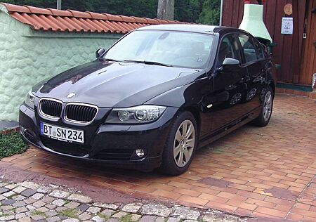 BMW 320i 320 3er Aut. 1.Hd. Scheckh. Xenon,Navi,Comfort,