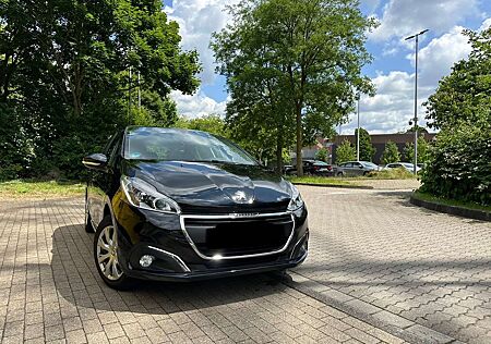 Peugeot 208 1.2PureTech 82Style/TÜV 05/2027-2Hand