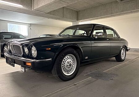 Jaguar Daimler Double Six**BRG/Magnolia**orig. 59`km**1A+