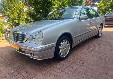 Mercedes-Benz E 240 ELEGANCE Automatik 86000km Scheckheft