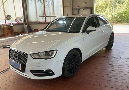 Audi A3 1.4 TFSI ambition NAVI + Neu TÜV