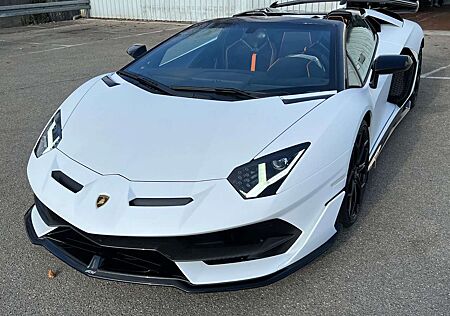 Lamborghini Aventador SVJ Roadster 1 of 800 Weiß Matt
