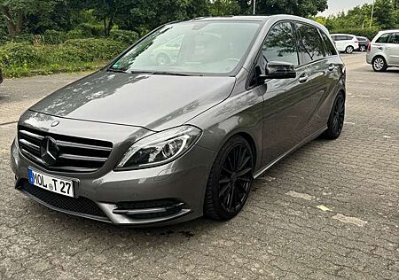 Mercedes-Benz B 200 (BlueEFFICIENCY) 7G-DCT