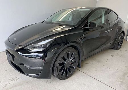 Tesla Model Y Performance Dualmotor-Allrad 393kW / 534PS 393k...