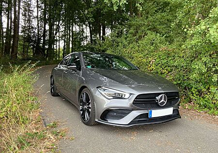 Mercedes-Benz CLA 35 AMG 4Matic Burmester Night Paket MBUX schwarz foliert