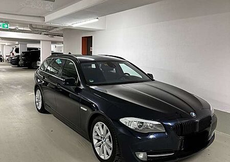 BMW 530d 530 xDrive Touring Sport-Aut.