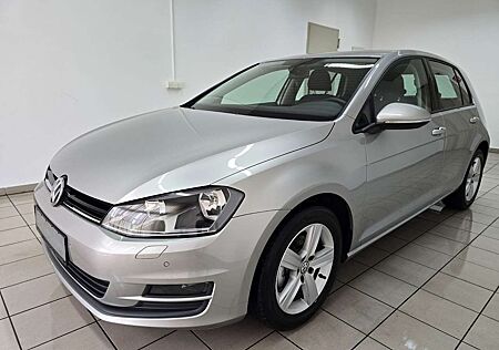 VW Golf Volkswagen VII Lim. Comfortline Navi Keyless Standheizung