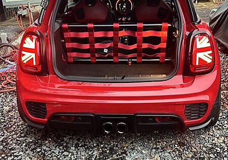 Mini Cooper S gebraucht kaufen Mini Cooper S Sport-Aut. John Cooper Works Ausstattung