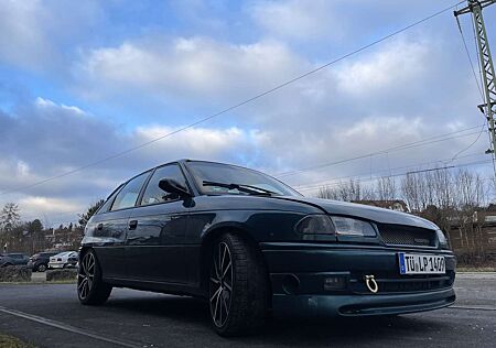 Opel Astra 16V GSI