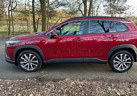 Toyota Corolla Cross Team farbe rot 2,0 Ltr 197 pS