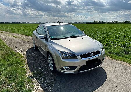 Ford Focus CC Titanium BESTZUSTAND INNEN/AUßEN 28.000 km !!!