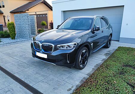 BMW iX3 Impressive - Vollausstattung, unfallfrei, Nichtraucher, Winterreifen, Werksgarantie bis 11/2026