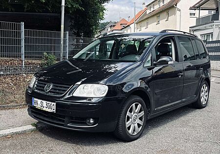 VW Touran Volkswagen 2.0 TDI DPF DSG Highline