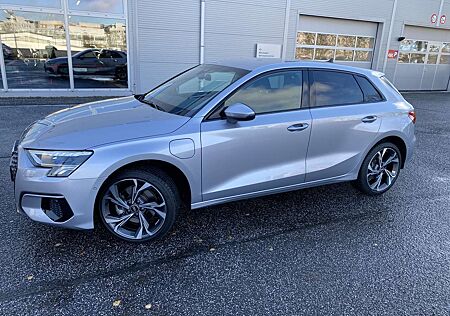 Audi A3 Sportback 40 TFSIe Advanced - TÜV + Inspektion Neu
