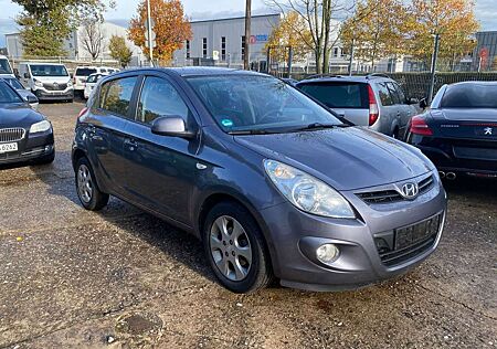 Hyundai i20 Scheckheft gepflegt