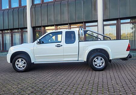 Isuzu D-Max 3.0 4x4 Space Cab Custom Nur 108 Tkm-AHK 3.0 To !