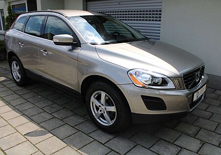 Volvo XC 60 XC60 D3 AWD Aut. Momentum BiXenon Navigation Tempomat S