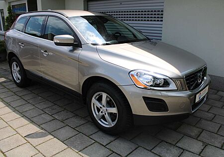 Volvo XC 60 XC60 D3 AWD Aut. Momentum BiXenon Navigation Tempomat S