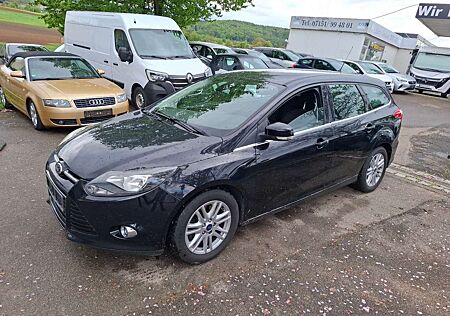 Ford Focus Turnier Titanium*kamera*AHK*6-Gang*