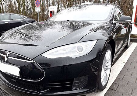 Tesla Model S 85D Allradantrieb