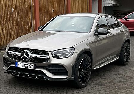Mercedes-Benz GLC 300 Coupe 4M 9G AMGLine+LED+CAM+NAVI+AMG FELGEN+CARBON
