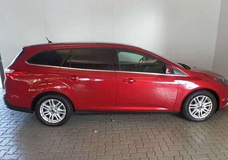 Ford Focus Titanium Garant. Zahnr. NEU AHK, SHZ, Kamer.. Totw