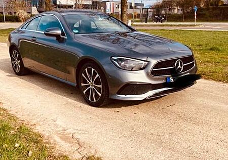 Mercedes-Benz E 200 (238.380)