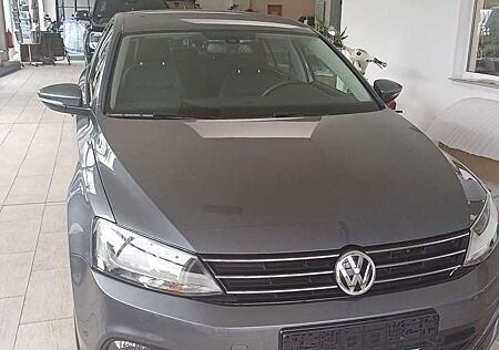 VW Jetta Volkswagen 1.4 TSI BlueMotion Technology