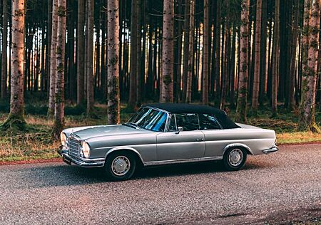Mercedes-Benz 280 SE 3.5 Cabriolet - Restored, Matching