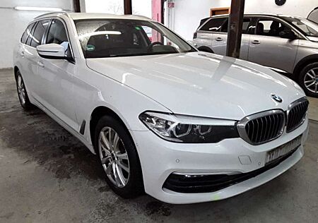 BMW 520 xDrive*Leder*AHK*Head-Up*R.Cam*Winter-Paket+